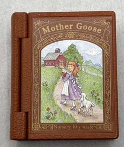 Madre Ganso María Cordero Libro Sello Adorno de Navidad 1996 Rima Infantil ¡EXCELENTE ESTADO USADO! - Imagen 1 de 7