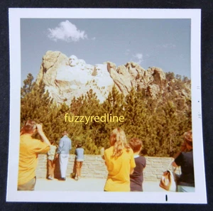 Vintage 1970s Photo SNAPSHOT Photograph MT RUSHMORE South Dakota BACK TO CAMERA - Picture 1 of 2