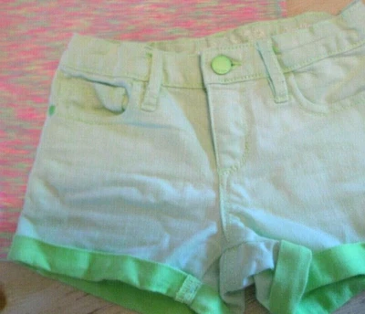 NUEVO Niñas Talla 7 GAPKIDS Jean PANTALONES CORTOS Verde Corazón Rollo Dobladillo Puño Cortes Elastizados Foto 1 de 4