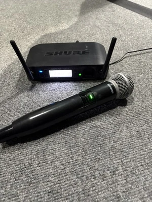Shure GLXD2 wireless transmitter microphone SM58 with GLXD4 receiver Z2  & ps - Image 1 of 4