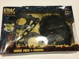 Kong Face and Chains Playmates Set The 8th Wonder of The World King Kong 2005 - Picture 1 of 5
