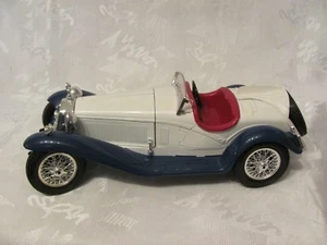 Bburago / Burago 1:18 Alfa Romeo 2300 Spider 1932 weiß / blau Vitrinenmodell !! - Bild 1 von 8