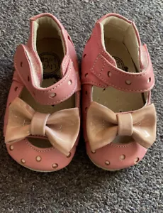 Livie & Luca Pink Bow Mary Jane Soft Sole Crib Shoe sz 0-6 Mos SI26 - Picture 1 of 5