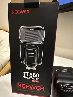 Neewer TT560 Speedlite Flash GN38 - Image 1 of 2