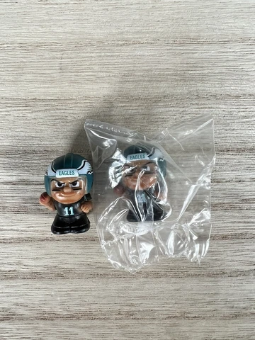 2019 NFL Series 8 Teenymates 1” figure Eagles QB Carson Wentz color rush lot (2) Cover