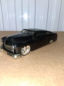 Mercury Custom Lowrider 1951 negro escala 1:24 modelo de coche fundido a presión Jada artículo 91740 - Imagen 1 de 7