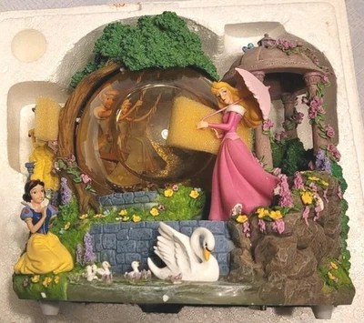 Disney Princesa Lago de los Cisnes Jardín Fiesta del Té Musical Grande 9" x 9" Globo de Nieve LEER Foto 1 de 4