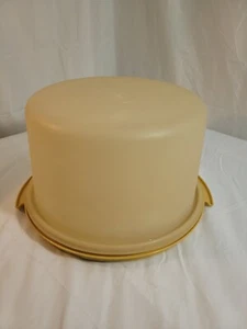 Vintage Tupperware 684-5 Round Cake Keeper Harvest Gold 11” diameter 6.5” Height - Picture 1 of 5