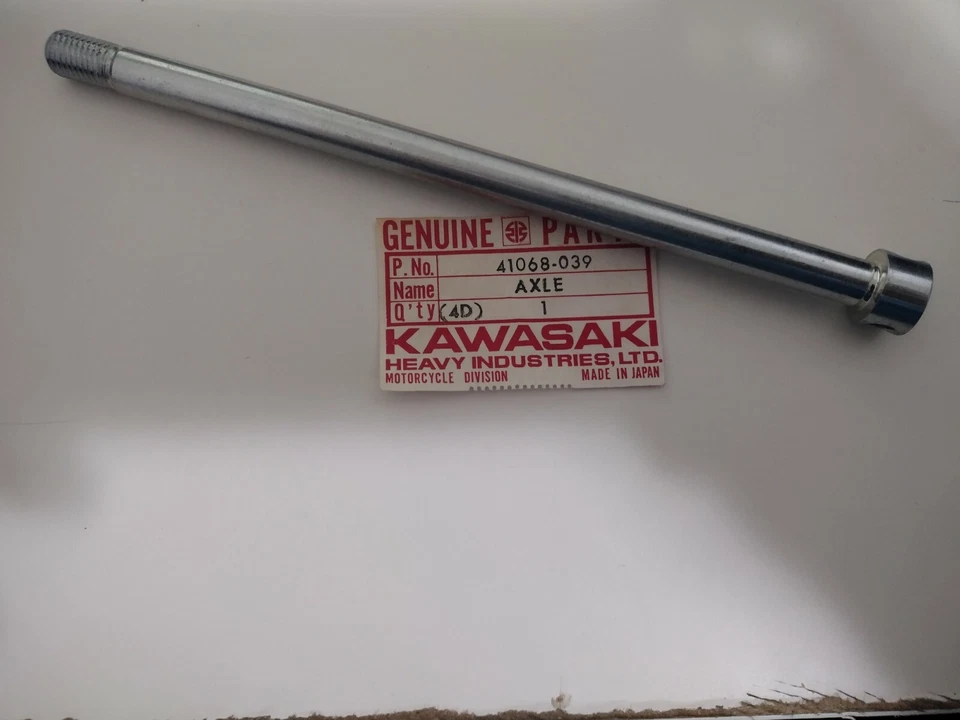 Eje delantero Kawasaki 41068-039 C2SS C2TR G3SS G3TR G4TR G5 KD100 KD80 KE100 OEM Foto 1 de 1