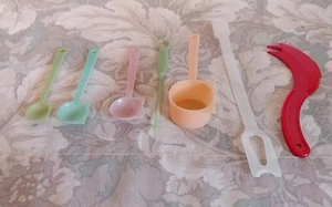 Vtg Assorted Tupperware Gadgets / Lot of 7 - Picture 1 of 3