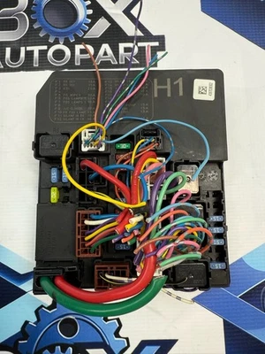 Bloque de relé de caja de fusibles de motor Nissan Sentra 2013-2015 284B73RA1A Foto 1 de 3