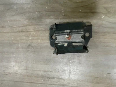 2672 Soporte de transmisión trasera para Chevrolet G10, G20, G30 90-85 4,3 L 17982949 Foto 1 de 3