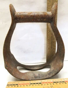 Single METAL STIRRUP - Vintage - COWBOY WESTERN - Listing #37 - Picture 1 of 8