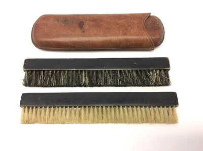 Cepillo de pelo fino negro con mango de madera antiguo de crin de caballo estuche de cuero marrón   Foto 1 de 4