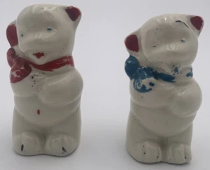 Pair Of Vintage Shawnee Bear Salt and Pepper Shakers W Red & Blue Neck Scarves - Picture 1 of 7