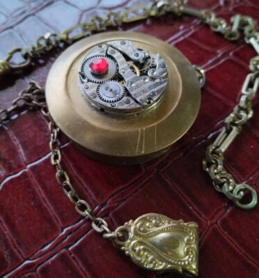 ÚNICO Antiguo Reloj Gruen Engranajes Adorno Llavero Caja Reloj 2 Cadenas Steampunk Potter Foto 1 de 4