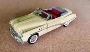 Motor Max 1949 Buick Roadmaster Convertible Yellow/Cream 1:18 Scale Diecast - Picture 1 of 10