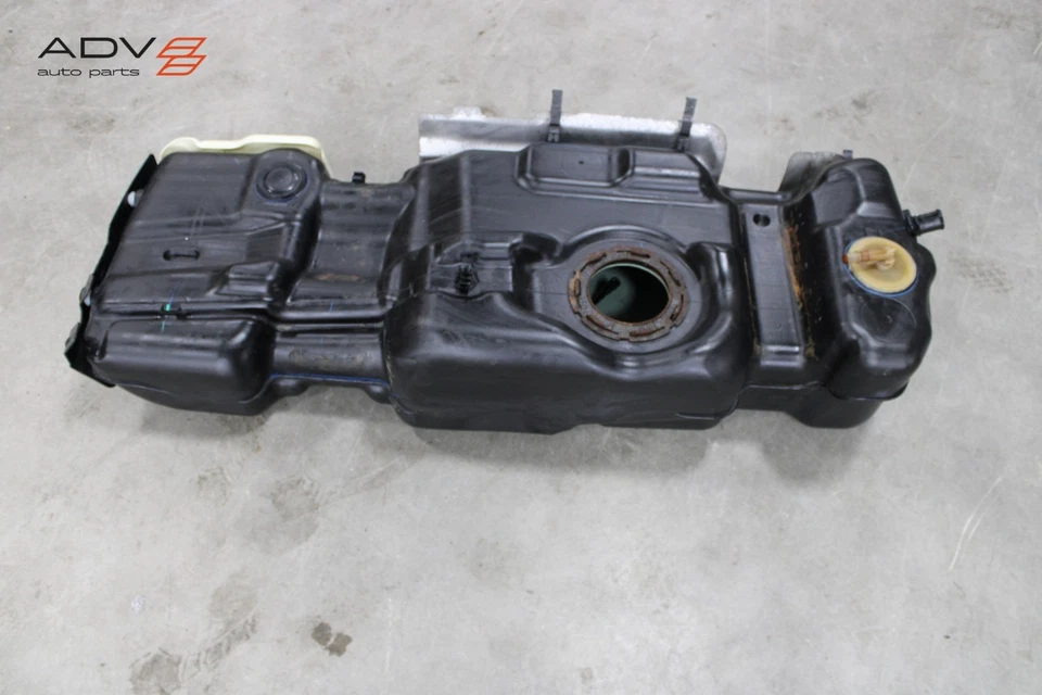 2015 - 2020 CHEVROLET TAHOE FUEL GAS TANK RESERVOIR W/ HEAT SHIELD OEM - Image 1 of 4