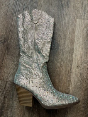 Botas vaqueras vaqueras Forever plateadas con estrás 6,5 nuevas sin etiquetas Foto 1 de 4