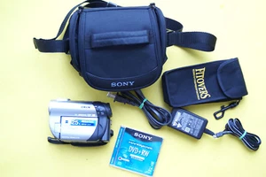 Sony Handycam DCR-DVD308 Carl Zeiss 25x Camcorder w Charger/Bag/Disc/Card Bundle - Picture 1 of 12