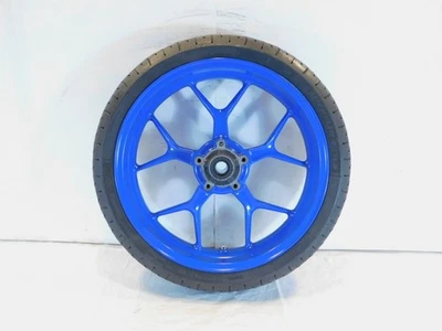 Llanta y neumático de cubo de rueda delantera con radios azules Triumph Tiger 1050 2007-2012 Foto 1 de 4