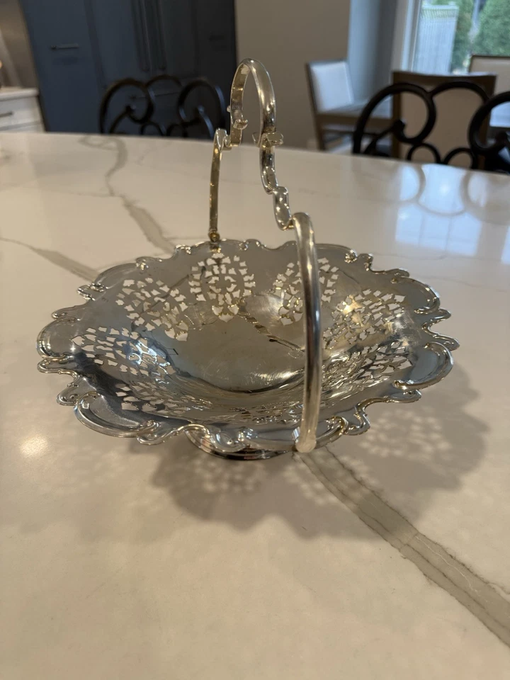 Cuenco para servir International Silver Company con mango Foto 1 de 4