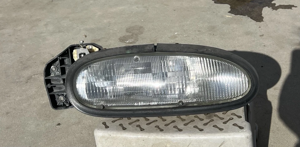 Conjunto de faros laterales para pasajero derecho Nissan NX2000 1993 puede adaptarse a 1991, 1992 Foto 1 de 4
