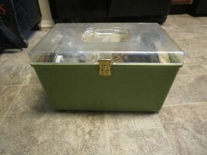 Vintage Wilson Wil-hold green sewing jewelry box with silver necklace  - Picture 1 of 8