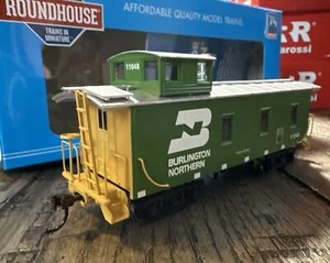 Athearn RND HO Scale RND11714 3 Window Std Wood Caboose BN #11048 RTR - Picture 1 of 6