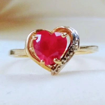 Womens 10K Yellow Gold  Pink Ruby Heart Ring Size 6.5 - Image 1 of 4