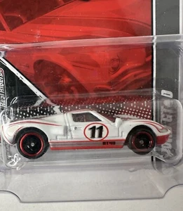 2010 HOT WHEELS Garage FORD GT40 DIE-CAST Car NEW With Protector - Picture 1 of 6