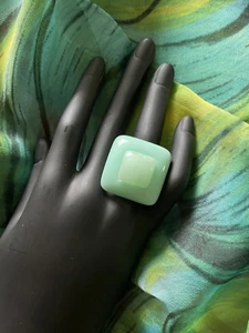 Lovely Vintage Upcycled Plastic MOD/ Statement Ring - Mint Green & Silver Tone - Picture 1 of 10