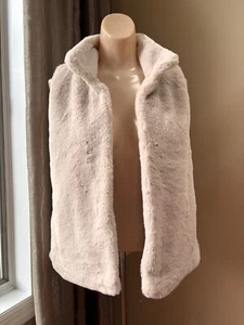 Gilet aperto davanti in pelliccia sintetica rosa pallido per bambini Abercrombie & Fitch nuovo senza etichette taglia 15/16 - Foto 1 di 5