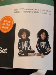Skelett Pyjama-Kostüm Set leuchtet im Dunkeln Größe 5T Neu mit Etikett schwarz weiß feiern! - Bild 1 von 7