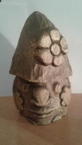 Figura Brownie: único guardián de madera tallada a mano, hecha a medida. - Imagen 1 de 1