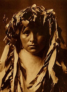 Fotografía artística indígena nativo americano de Apache Maiden 15x22 de Edward S. Curtis - Imagen 1 de 2