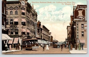 CARTOLINA SCENA DI STRADA HAMILTON BANCA NAZIONALE COR. CALHOUN & MAIN ST. FORT WAYNE - Foto 1 di 2