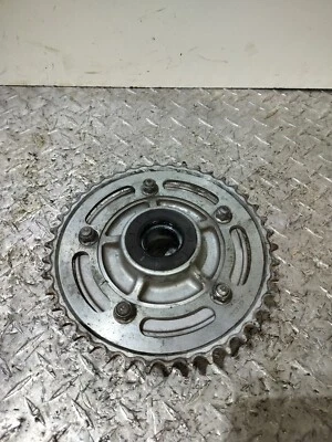 2000-2003 SUZUKI GSXR 600 750 CONJUNTO DE CUBO TRASEIRO E RODA DENTADA FABRICANTE DE EQUIPAMENTO ORIGINAL - Imagem 1 de 4