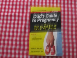 DADS GUIDE TO PREGNANCY FOR DUMMIES VGC A MUST HAVE FOR FATHERS TO BE - Picture 1 of 2