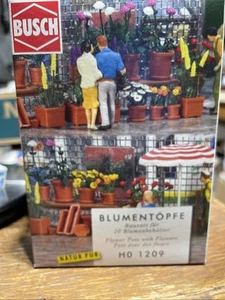 Busch 1209 HO Scale Flower Pots w/Flowers -- Assorted Sizes & Colors pkg(20) - Picture 1 of 2
