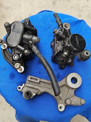 Honda CBR 300r 2016 Front Rear Brake Calipers w rear  Calipers holder By Nissin - Imagem 1 de 2