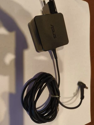 Alimentatore Asus AD890026 - Immagine 1 di 2