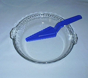 Pyrex Glas 9 1/2" geriffelter Rand Tortenplatte Schale #229 & TUPPERWARE blau Servierer #1228 - Bild 1 von 3