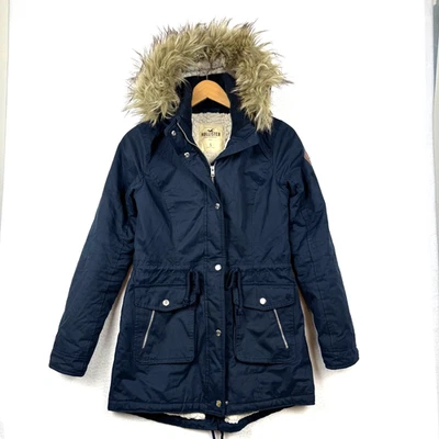 Parka pequeña para mujer Y2K Hollister ribete de piel sintética con capucha forrada de sherpa chaqueta azul Foto 1 de 4