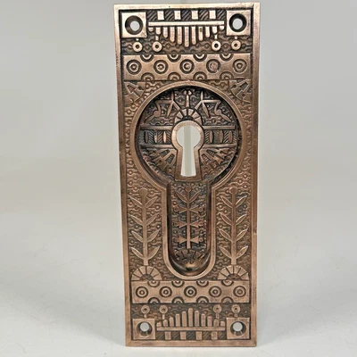 Porta de bolso antiga Eastlake latão esqueleto chave furo tampa escudo ferragens - Imagem 1 de 4