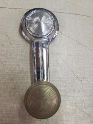 74 PONTIAC GRANDVILLE 1974 Door Window Crank, Front  - Image 1 of 4