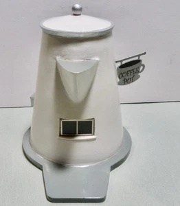 Bachmann Industries "Coffee Pot" 2013 ( 3 1/2" H x 2 3/4" W ) - Picture 1 of 7
