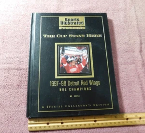 Detroit Red Wings 1997 - 1998 NHL Champions Collector's Book 1998 (NO 00891) - Imagen 1 de 7