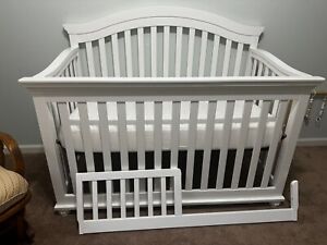 Baby Crib 4 in one with mattress