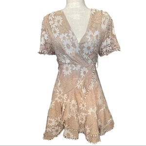 Abito Saints + Secrets in pizzo beige e bianco XS - Foto 1 di 15